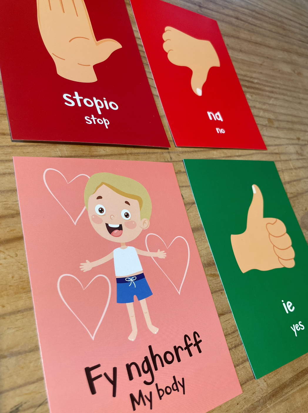 All About Me Flashcards // Cardiau Fflach Popeth Amdanaf I