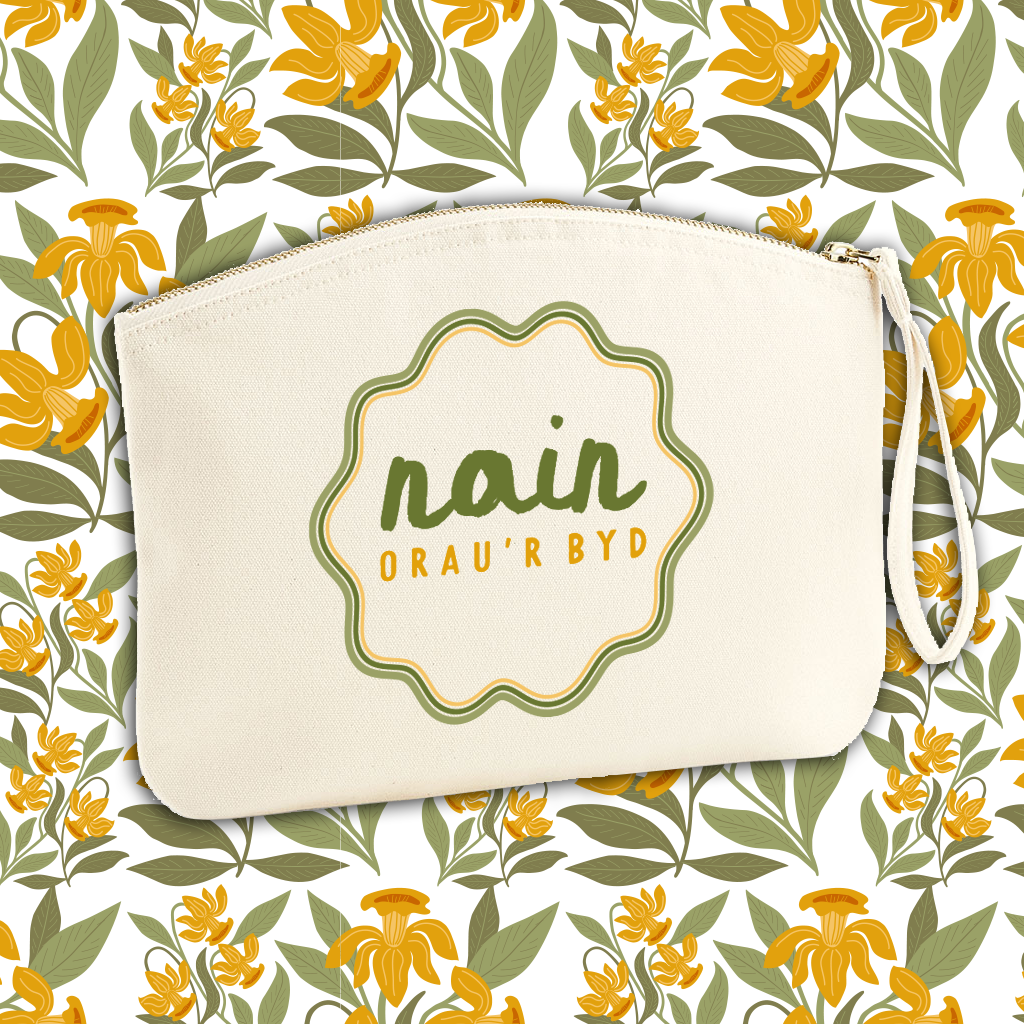 Nain Orau'r Byd Daffodil Bloom Accessory Purse