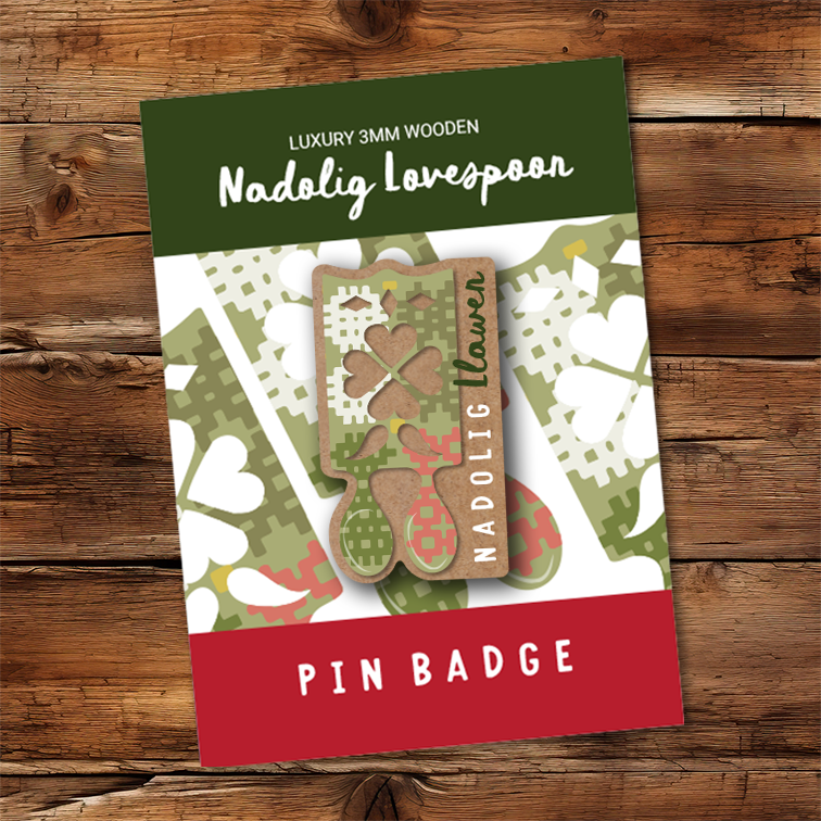 Nadolig Lovespoons Pin Badge